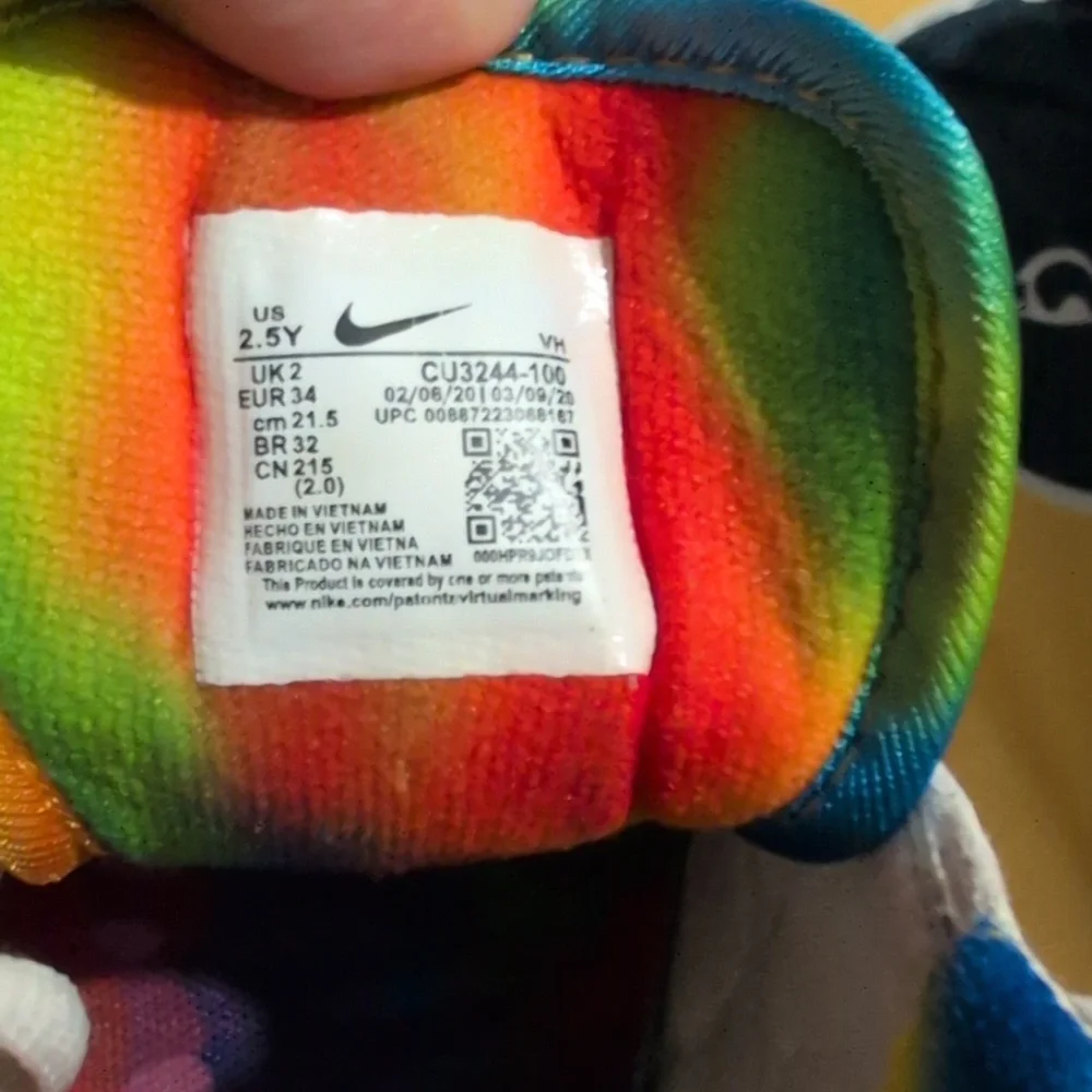 Nike dynamic sneakers
